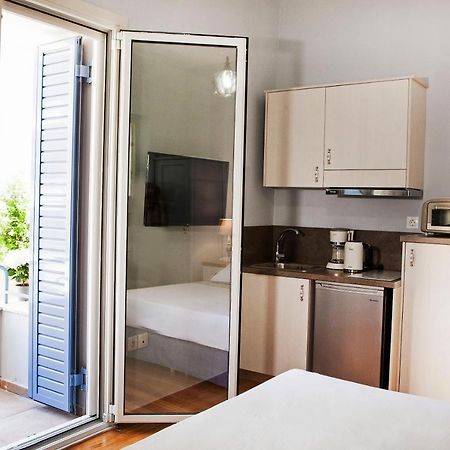 Lovely 1St Fl. Apt, With Balcony In Pagrati Athen Exterior foto