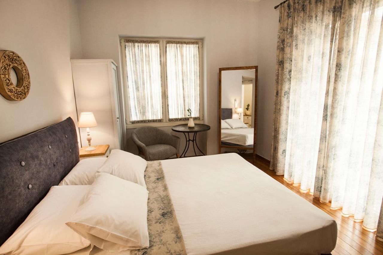 Lovely 1St Fl. Apt, With Balcony In Pagrati Athen Exterior foto