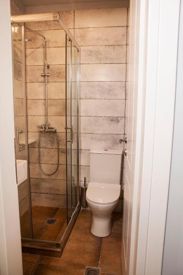 Lovely 1St Fl. Apt, With Balcony In Pagrati Athen Exterior foto